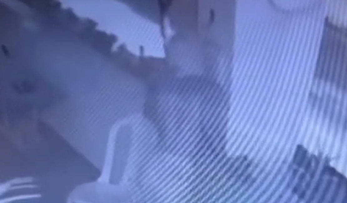 PC divulga imagens de suspeitos de furto em restaurante