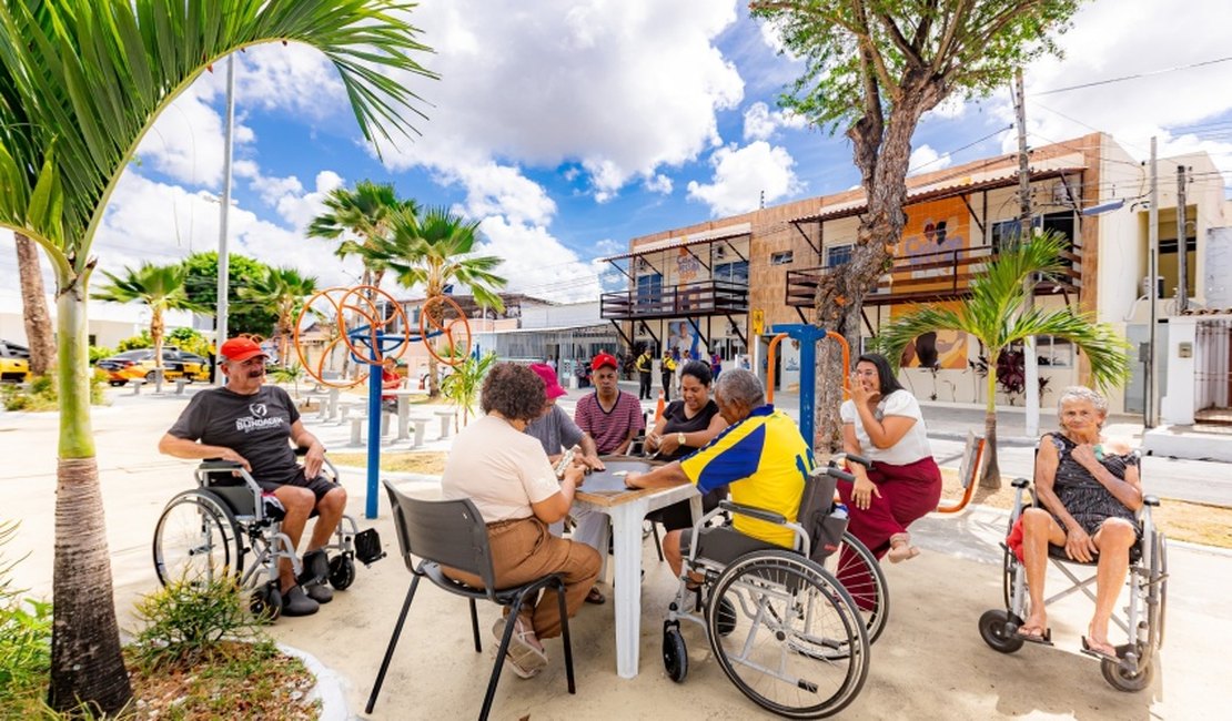 Prefeito JHC garante gratuidade nos ônibus para pessoas a partir de 65 anos