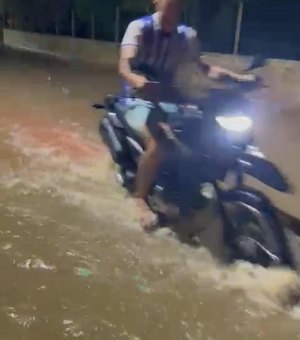 [Vídeo] Cheia invade casas e deixa ruas alagadas no município do Passo de Camaragibe