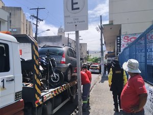 Agentes seguem combatendo o estacionamento em local proibido
