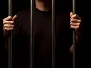 Detento troca de lugar com irmão durante visita e foge da prisão