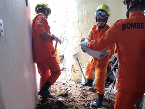 Mulher soterrada após deslizamento de barreira é encontrada sem vida