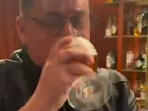Leonardo volta a beber após 30 dias sem álcool e brinca: ‘Nunca mais eu faço isso’