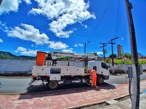 Prefeitura de Palmeira inicia modernização da iluminação do Lago do Goiti