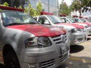 Dupla é detida em flagrante com 6 kg de maconha dentro de automóvel