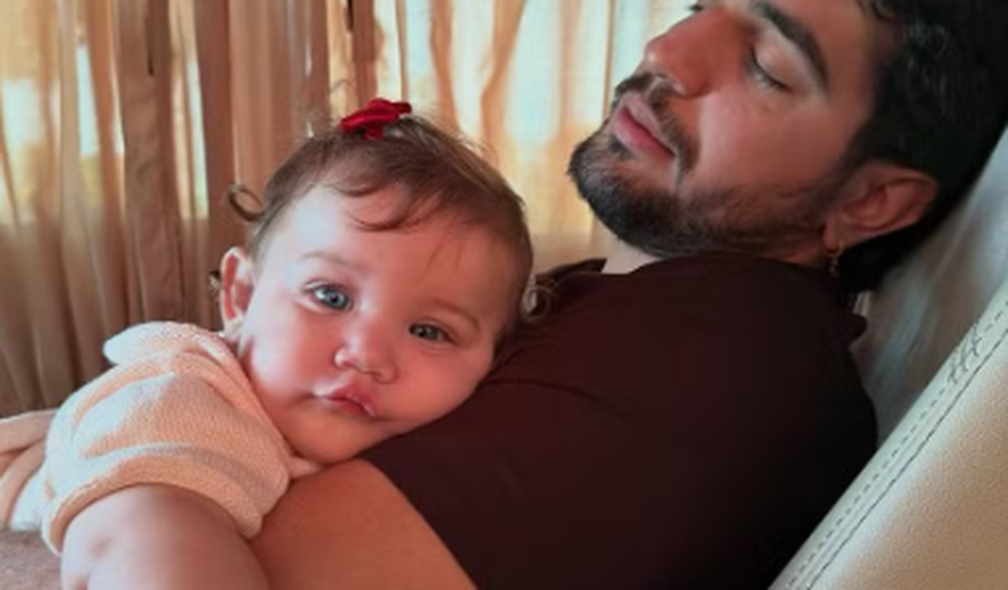 Nattan se emociona ao ouvir filha falar 'papai' pela primeira vez