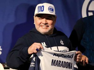 Maradona foi enterrado sem coração, diz jornalista