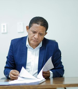 Julio Cezar retorna à Prefeitura de Palmeira dos Índios para atuar como conselheiro de Tia Júlia