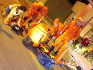 Colisão de carro em poste deixa motorista ferido na AL-101 Norte, em Maceió