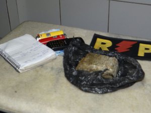 Adolescentes são apreendidos com 600 gramas de maconha em micro-ônibus