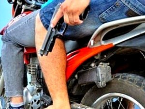 Dupla de assaltantes armados rouba motocicleta na zona rural de Lagoa da Canoa