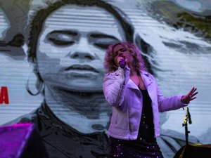 Suzi Mariana exacerba sua verve roqueira em show no Teatro de Arena
