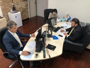 Câmara aprova iniciativa que pede doação de tablets para alunos acompanharem aulas virtuais 