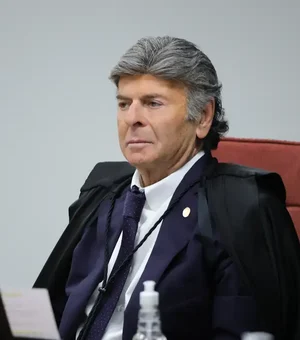 Fux vota pela absolvição de Bolsonaro