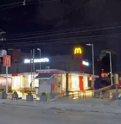 Cliente discute por desconto e atira em atendente do McDonald’s