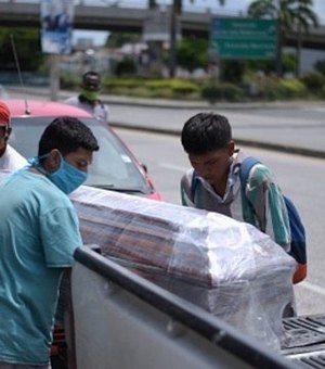 Na 'Wuhan do Equador', mais de 700 mortos são recolhidos em 24 horas