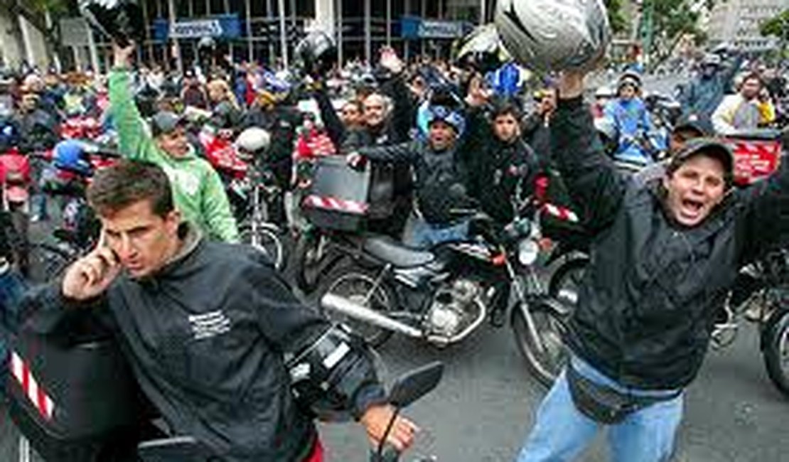 CNT adia obrigatoriedade de curso para motoboys e muda regras