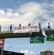 Membros do partido UP realizam ato contra Bolsonaro em Maceió