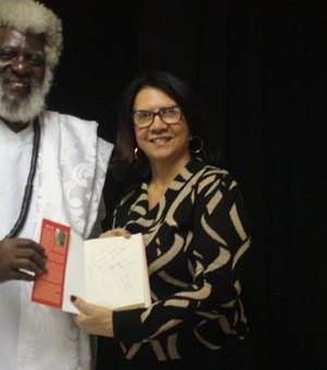 Vereadora arapiraquense prestigia lançamento de livro sobre o 'Velho Chico'