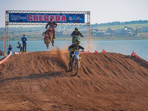 Luciano anuncia recurso federal para arena fixa do Viva Motocross no encerramento do evento em Arapiraca