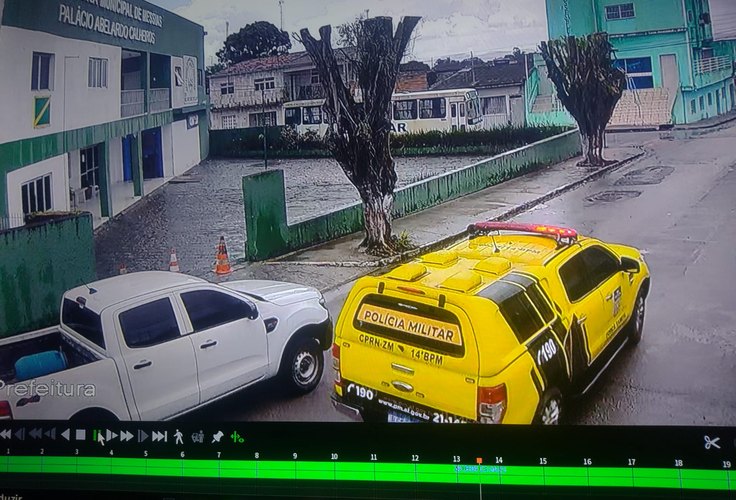 Câmeras de videomonitoramento flagram carro suspeito nas imediações da Prefeitura de Messias