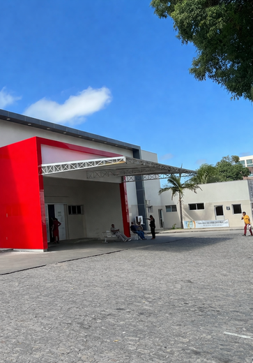 Homem invade casa da ex e fere três pessoas com garfadas no Benedito Bentes