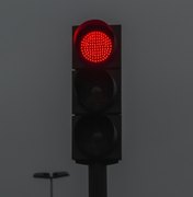 Motorista embriagado avança sinal vermelho, provoca acidente deixa uma pessoa ferida em Maceió