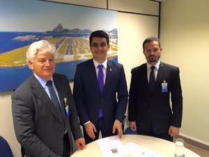 JHC cobra construção do aeroporto de Arapiraca