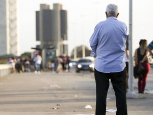 Bolsonaro edita MP que reduz acesso a benefício assistencial