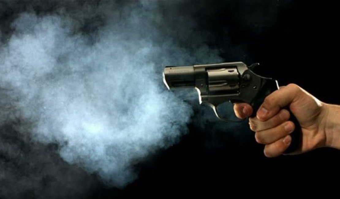 Homem efetua disparos de arma de fogo durante festa no Agreste 