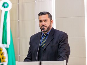 Leonardo Dias consegue aprovação de PL que proíbe homenagear quem sofreu condenação penal