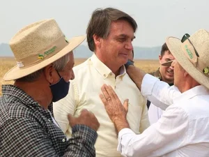 Bolsonaro: “O auxílio, infelizmente para os comunistas, não é para sempre”