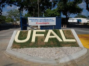 Ufal sofre corte no orçamento por parte do governo federal e suspende pagamento de bolsas
