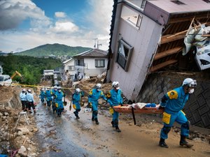 Japoneses buscam parentes desaparecidos após chuvas em Kumano