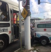 Ônibus colide com ambulância de Novo Lino no bairro do Poço, em Maceió
