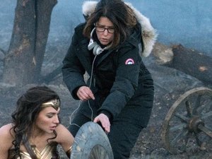 Patty Jenkins confirma que deixará Mulher-Maravilha no terceiro filme