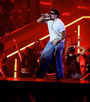 Bad Bunny anuncia data extra no Brasil após ingressos esgotarem