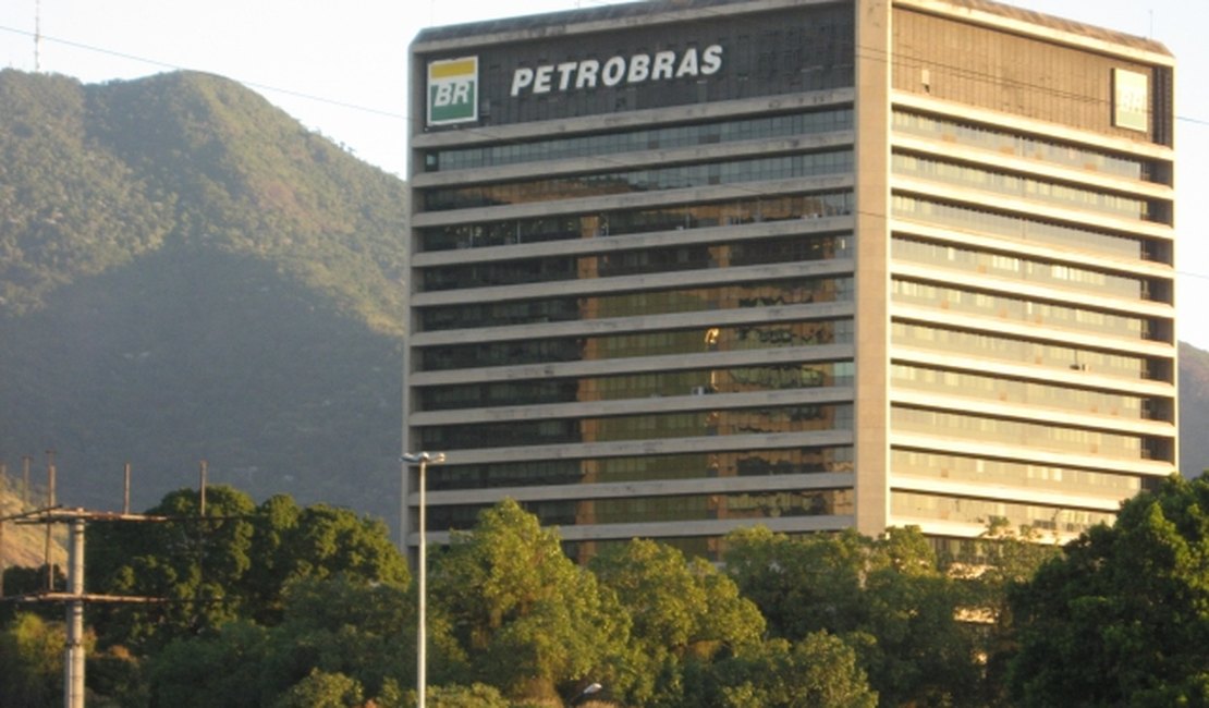 Petrobras vai à Justiça contra empreiteiras envolvidas na Lava Jato