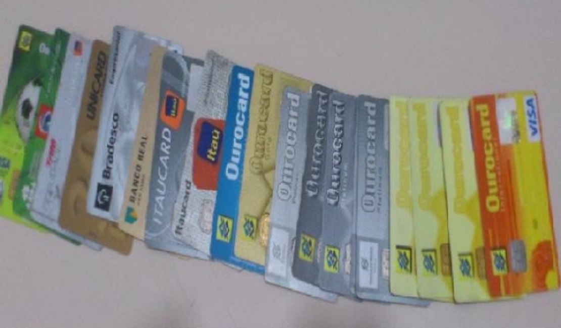 Polícia Civil investiga apreensão de 20 cartões de crédito