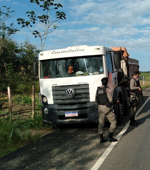 Caminhão roubado em Lajedo é recuperado pela polícia em Colônia Leopoldina