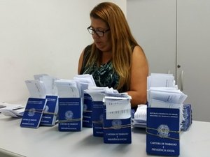 Mais de 350 carteiras de trabalho novas estão à espera dos titulares no Sine Jaraguá