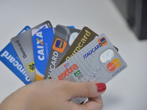 CMN padroniza juros para rotativo do cartão de crédito