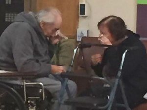 Casal de idosos é forçado a se separar por não conseguir vaga no mesmo asilo