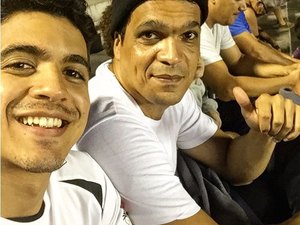 Irmão de Cabo Daciolo surpreende por beleza e quebra a internet