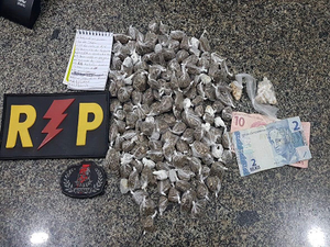 Radiopatrulha prende jovem com maconha, crack e R$ 12,00 em espécie