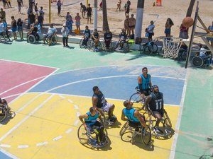 Prefeitura promove dia de lazer inclusivo com Projeto Praia Acessível