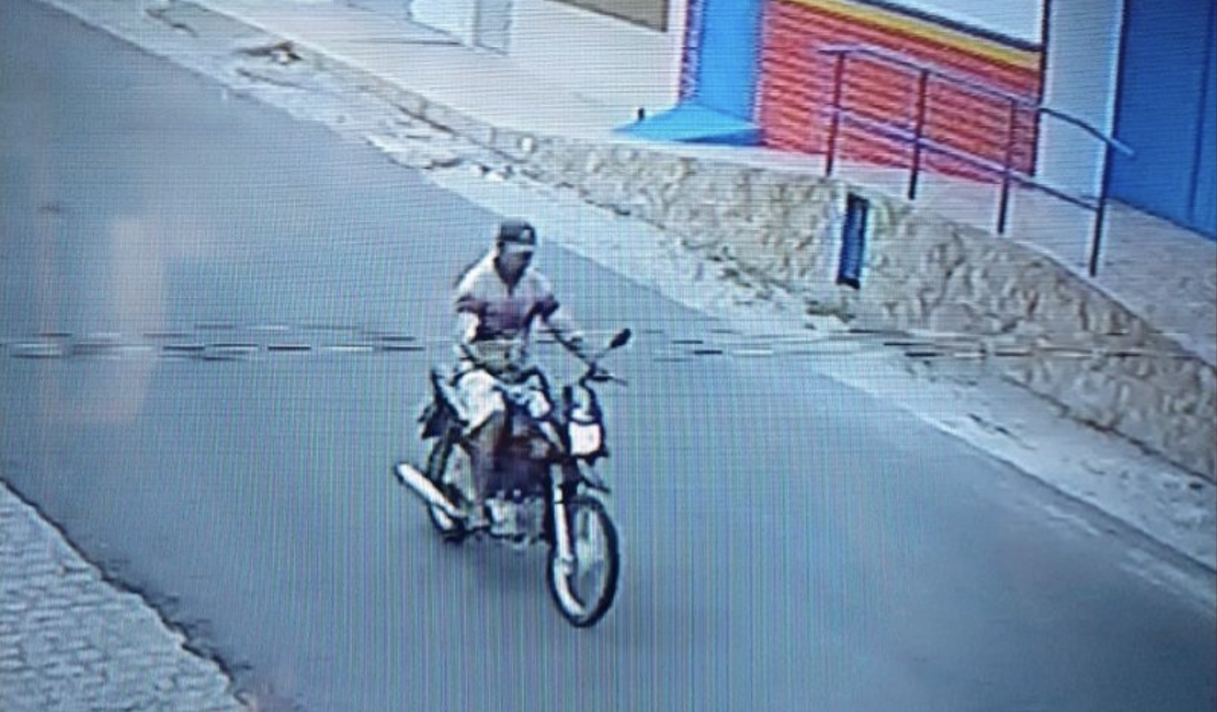 Criminoso é preso após ameaçar e roubar moto de mulher no Sertão