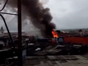 [Vídeo] Supermercado em Penedo, no Baixo São Francisco, é destruído por incêndio 