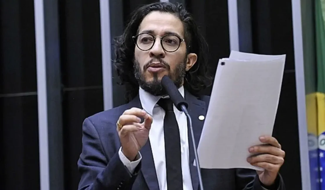 Filiado ao PT, Jean Wyllys defende candidatura de Simone Tebet em 2026