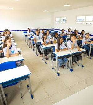 Governo de AL divulga edital de concurso público com 1.620 vagas para professor